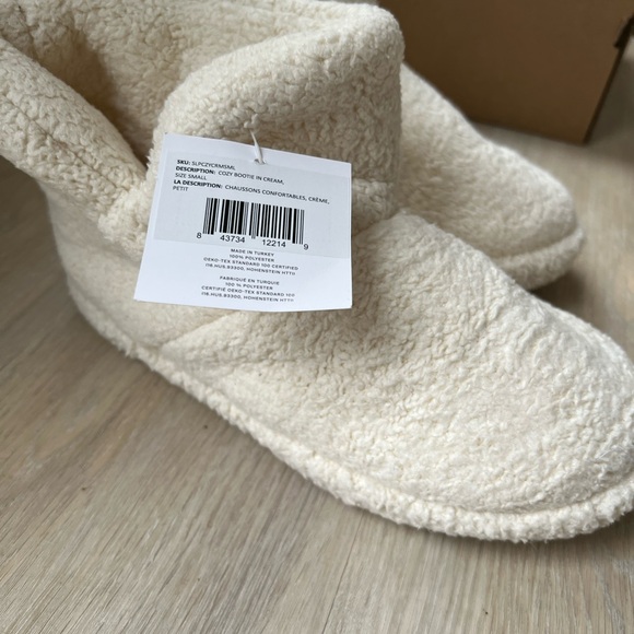 Parachute Cream Bootie Slippers - Picture 9 of 9